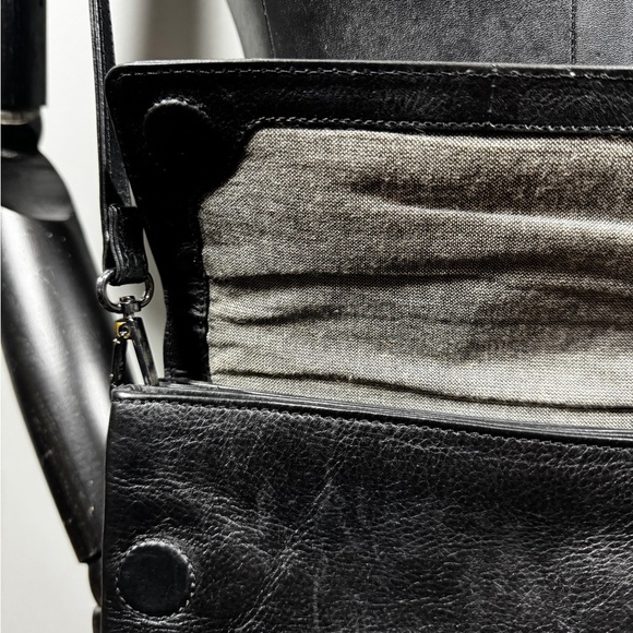 Elk InnSet Black Small Cow Leather Crossbody Adjustable Bag - Picture 10 of 11